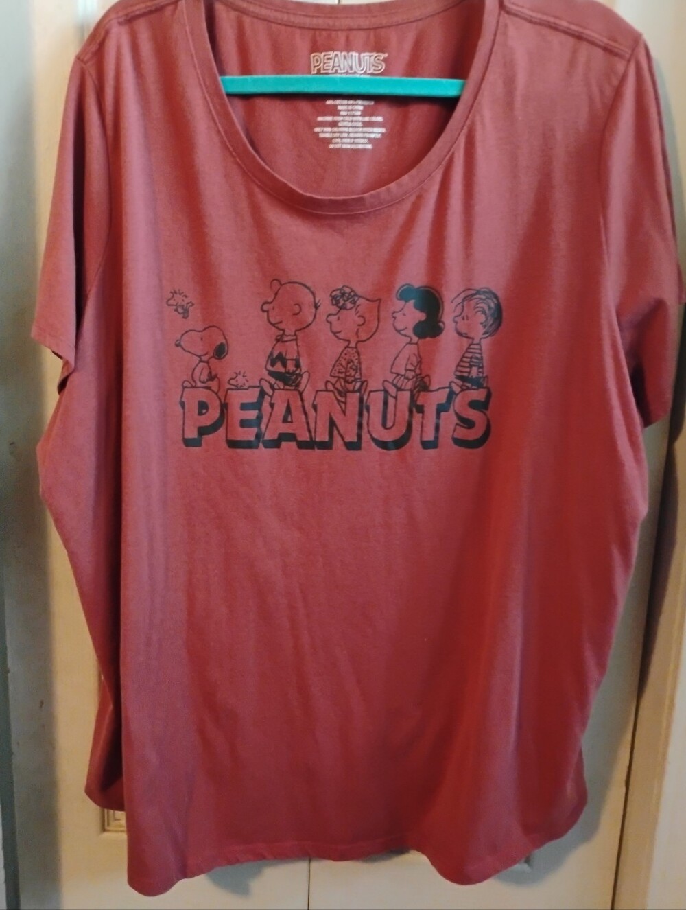 Peanuts Gang Characters Brick Red Scoop Neck T-Shirt Size 3X Charlie Brown Snoop